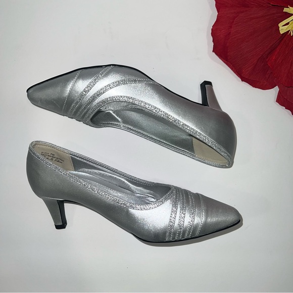 Easy Street Alive 5 Sliver With Glittery Straps Pointed Pump Shoes - Size 7W - Picture 11 of 14